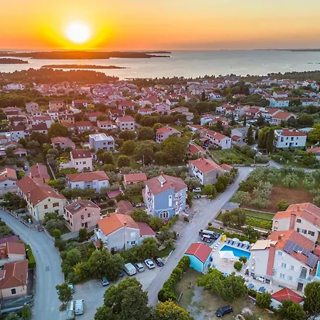 Stunning In With Wifi Apartment Pula
