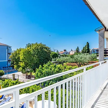Stunning In With Wifi Apartment Pula