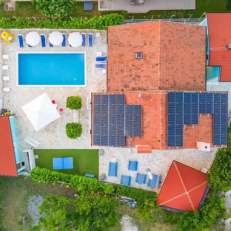 Apartment Stunning In With Wifi Pula