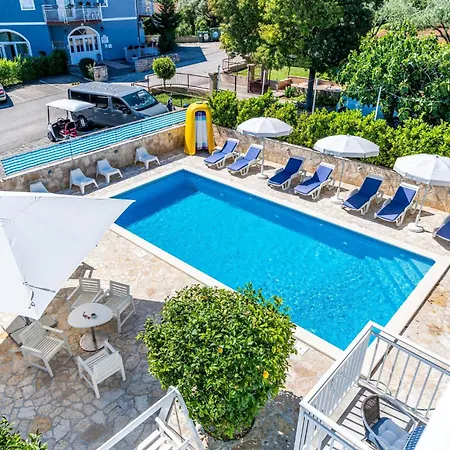 Stunning In With Wifi Apartment Pula