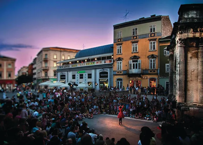 Stunning In With Wifi 풀라