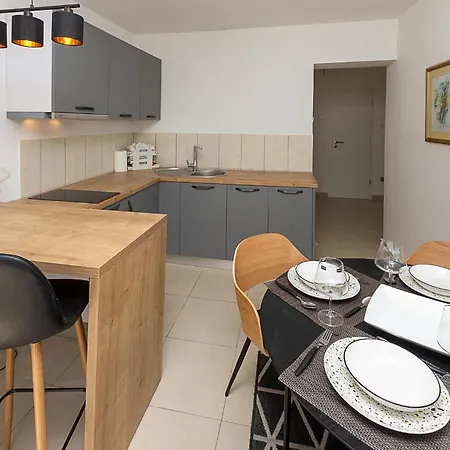 Stunning In With Wifi Apartment *