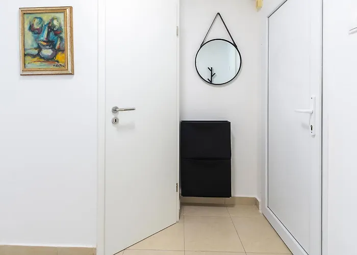 Stunning In With Wifi Apartment Pula